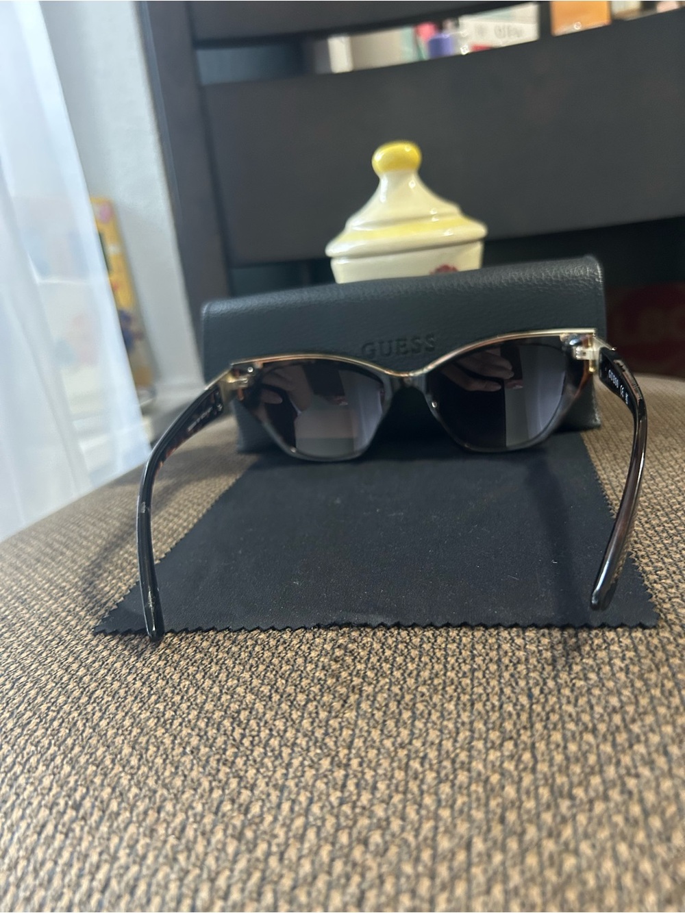 GUESS Brown Tortoiseshell Cat-Eye Sunglasses with Dark Brown Lenses - Picture 3 of 3